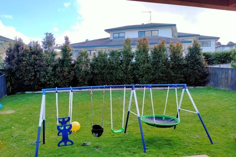 Photo of property in 32 Waldorf Crescent, Orewa, 0931