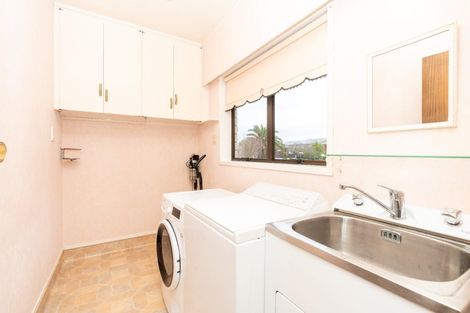 Photo of property in 51 Resthill Crescent, Glenview, Hamilton, 3206