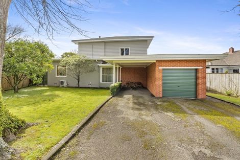Photo of property in 11 Hughes Avenue, Hokowhitu, Palmerston North, 4410