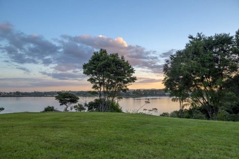 Photo of property in 34 Merewhira Road, Paremoremo, Albany, 0793