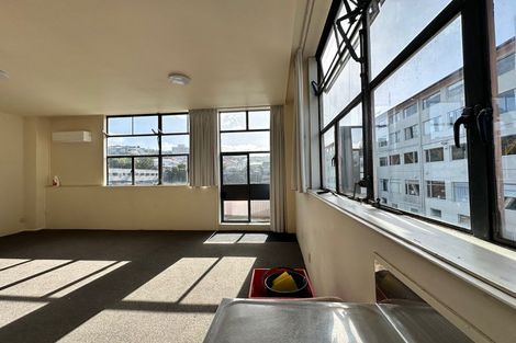 Photo of property in 4 Torrens Terrace, Mount Cook, Wellington, 6011