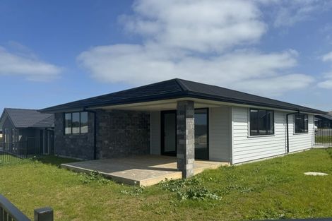 Photo of property in 2 Paapaka Way, Waiuku, 2123