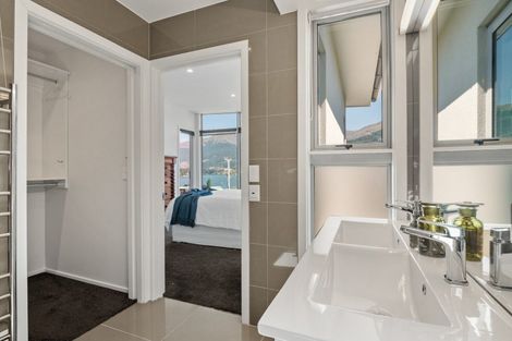 Photo of property in 468 Peninsula Road, Kelvin Heights, Queenstown, 9300