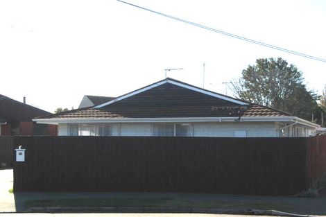 Photo of property in 2/76 Garreg Road, Bryndwr, Christchurch, 8052