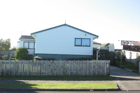 Photo of property in 2/9 Bernina Place, Weymouth, Auckland, 2103