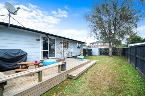 Photo of property in 2/17 Glen Road, Ranui, Auckland, 0612