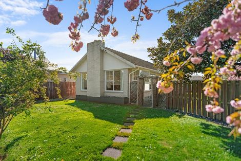 Photo of property in 15 Prestons Road, Redwood, Christchurch, 8051