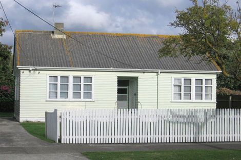 Photo of property in 14 Reynolds Street, Taita, Lower Hutt, 5011