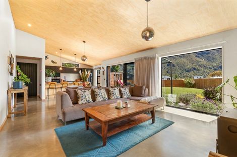 Photo of property in 5 Lakefield Close, Kingston, Athol, 9793