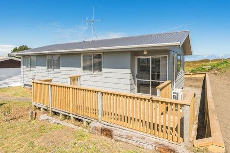 Photo of property in 40 Karyn Street, Castlecliff, Whanganui, 4501