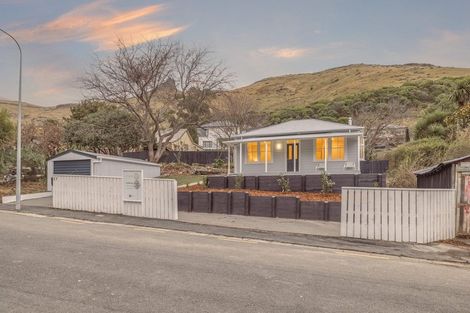 Photo of property in 37 Port Hills Road, Heathcote Valley, Christchurch, 8022