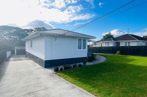 Photo of property in 60 Glen Marine Parade, Glendene, Auckland, 0602