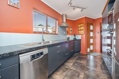 Photo of property in 48 Raumati Crescent, Onerahi, Whangarei, 0110