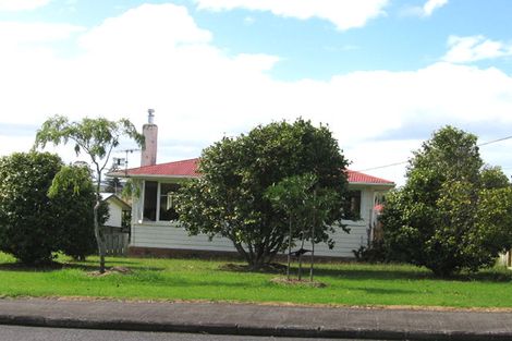 Photo of property in 30 Neil Avenue, Te Atatu Peninsula, Auckland, 0610