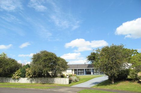 Photo of property in 4 Highlands Place, Highlands Park, New Plymouth, 4312