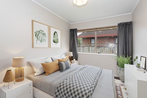 Photo of property in 8 Crescent Hills Court, Northpark, Auckland, 2013