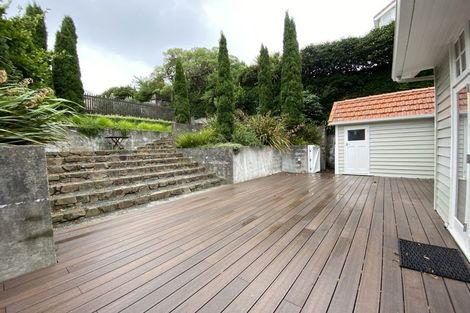 Photo of property in 7 Grove Road, Kelburn, Wellington, 6012