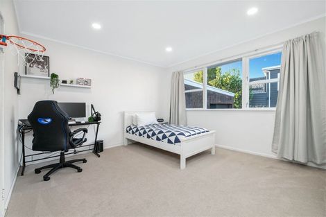 Photo of property in 8 Spence Road, Henderson, Auckland, 0612