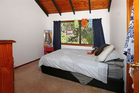 Photo of property in 99 Grassmere Road, Henderson Valley, Auckland, 0612