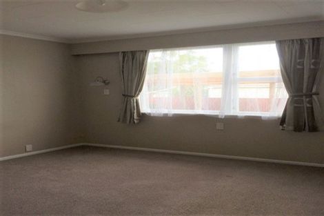 Photo of property in 40 Karaka Crescent, Levin, 5510