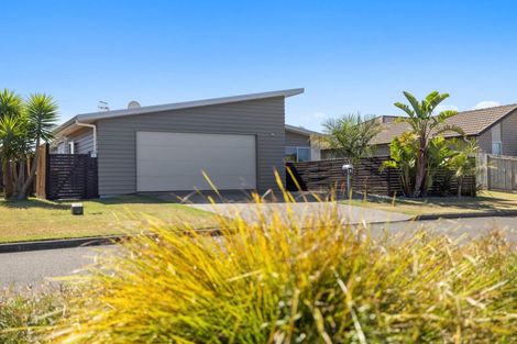 Photo of property in 6 Coutts Street, Papamoa Beach, Papamoa, 3118