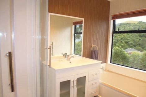 Photo of property in 4 Opurere Grove, Tirohanga, Lower Hutt, 5010