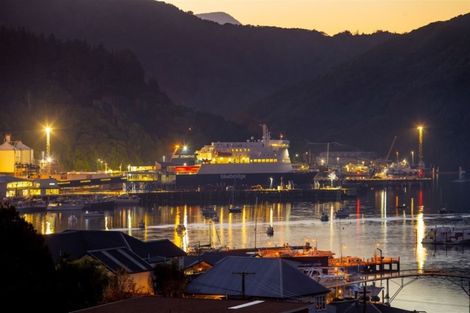 Photo of property in 26 Russell Street, Picton, 7220