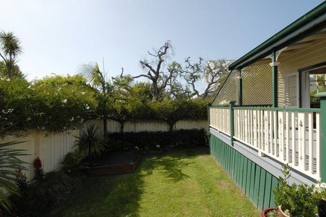 Photo of property in 2/21 Cowper Street, Devonport, Auckland, 0624