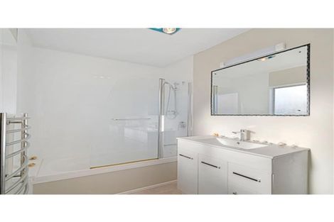 Photo of property in 1/15 Moncrieff Avenue, Clendon Park, Auckland, 2103