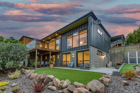 Photo of property in 10 Maffeys Road, Mount Pleasant, Christchurch, 8081