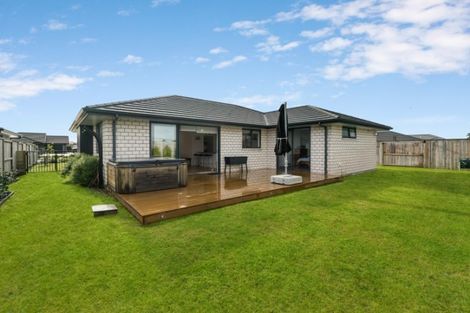 Photo of property in 24 Kaurinui Crescent, One Tree Point, 0118