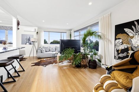 Photo of property in 1/694 East Coast Road, Pinehill, Auckland, 0632