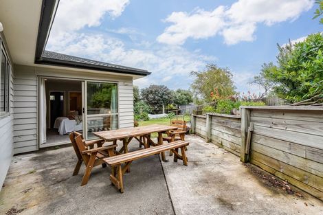 Photo of property in 121 Te Puia Drive, Aotea, Porirua, 5024