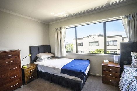 Photo of property in Harbour View Terraces, 2/170 Mokoia Road, Chatswood, Auckland, 0626