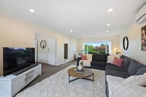 Photo of property in 6 Camira Place, Botany Downs, Auckland, 2010