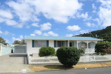 Photo of property in 4 Kansas Grove, Totara Park, Upper Hutt, 5018