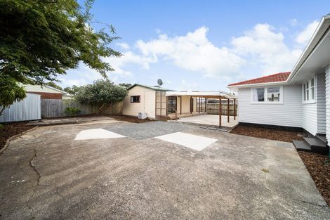Photo of property in 33 Convair Crescent, Mangere, Auckland, 2022