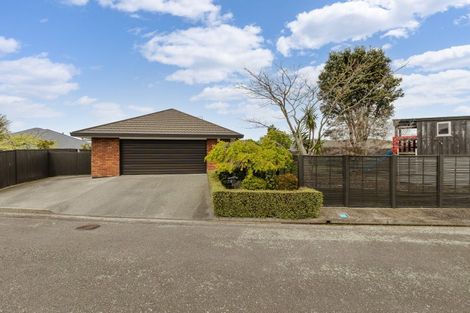 Photo of property in 4 Lourie Way, Fitzherbert, Palmerston North, 4410