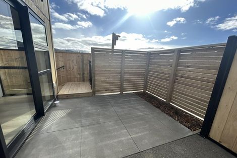 Photo of property in 9/7 Wainuiomata Road, Wainuiomata, Lower Hutt, 5014