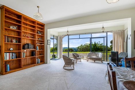 Photo of property in 11 Buckleys Track, Paremoremo, Auckland, 0632