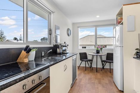 Photo of property in 2/260 Birkdale Road, Birkdale, Auckland, 0626