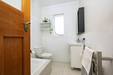 Photo of property in 1/49 Konini Road, Titirangi, Auckland, 0604