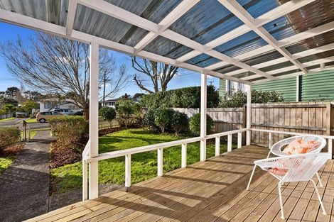 Photo of property in 1/28 Neal Avenue, Glenfield, Auckland, 0629