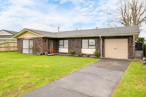 Photo of property in 8 Zenith Place, Conifer Grove, Takanini, 2112