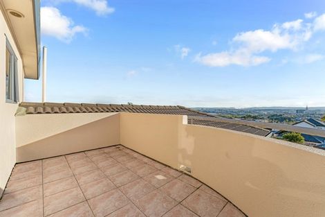 Photo of property in 18 Ribbonwood Crescent, Goodwood Heights, Auckland, 2105