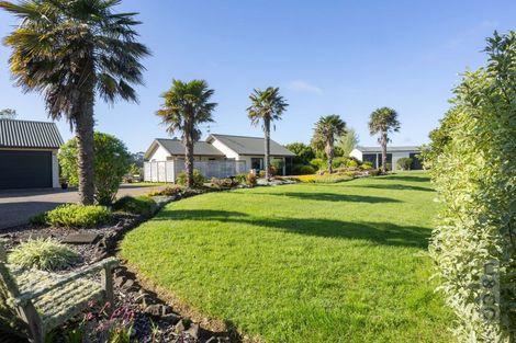 Photo of property in 1224 State Highway 16, Waimauku, 0883