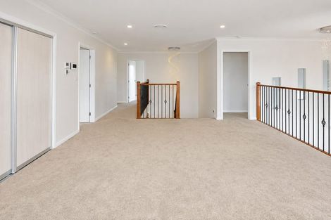 Photo of property in 68 Huntington Park Drive, Greenhithe, Auckland, 0632