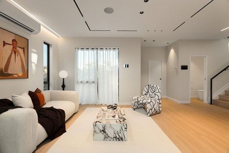 Photo of property in 2 Knights Close, Rothesay Bay, Auckland, 0630