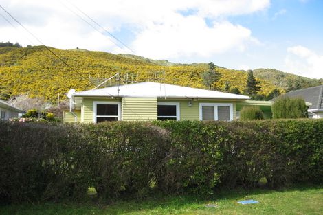 Photo of property in 57 Peel Place, Wainuiomata, Lower Hutt, 5014