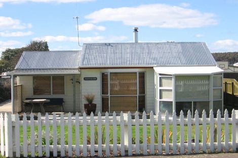 Photo of property in 16 Carthew Terrace, Foxton Beach, Foxton, 4815